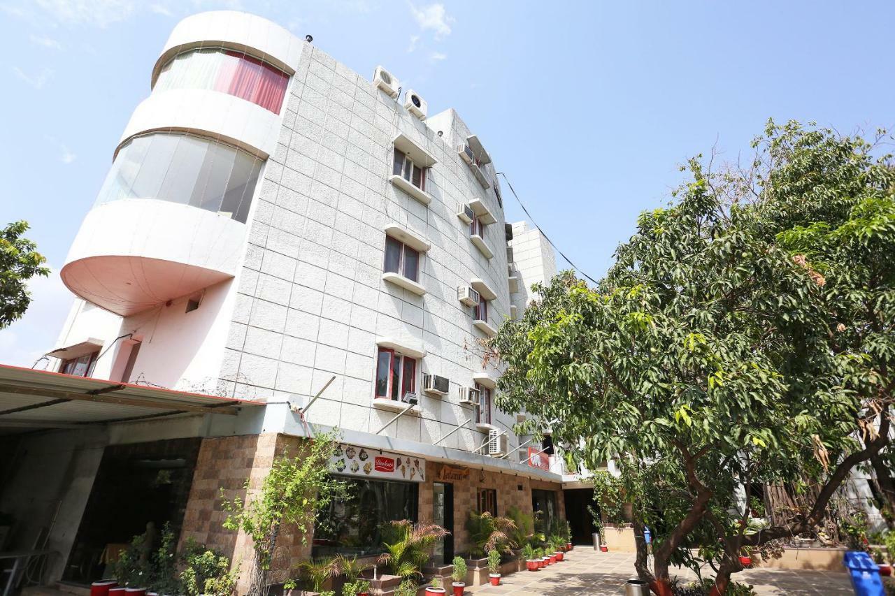 Oyo 29724 Hotel Kokila Resort Jabalpur Exterior foto